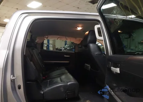 2014 Toyota Tundra Limited 5.7L V8 z USA, uszkodzony, nr VIN 5TFHY5F10EX341597